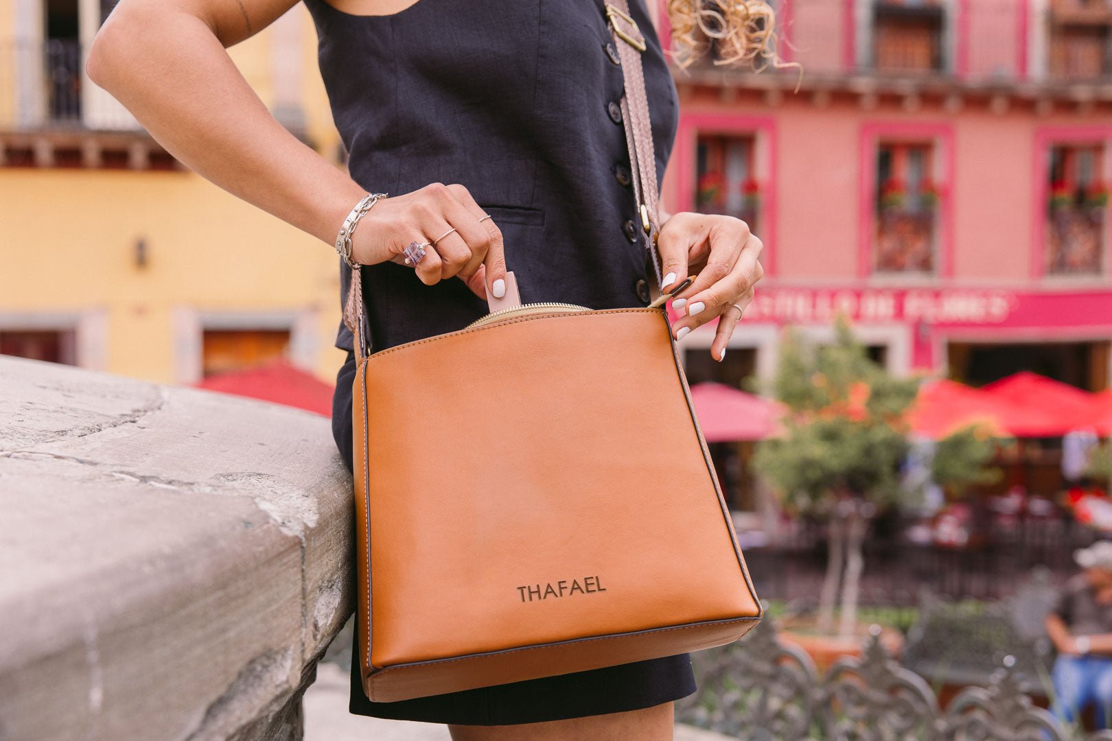 5 Must-Have Features in a Crossbody Travel Purse for Women - Thafael 