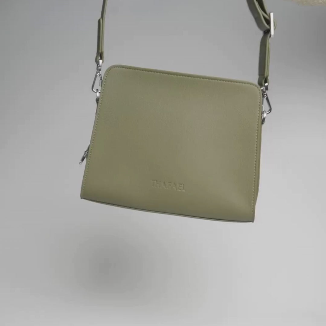 video of la trotteuse antitheft crossbody showing security features
