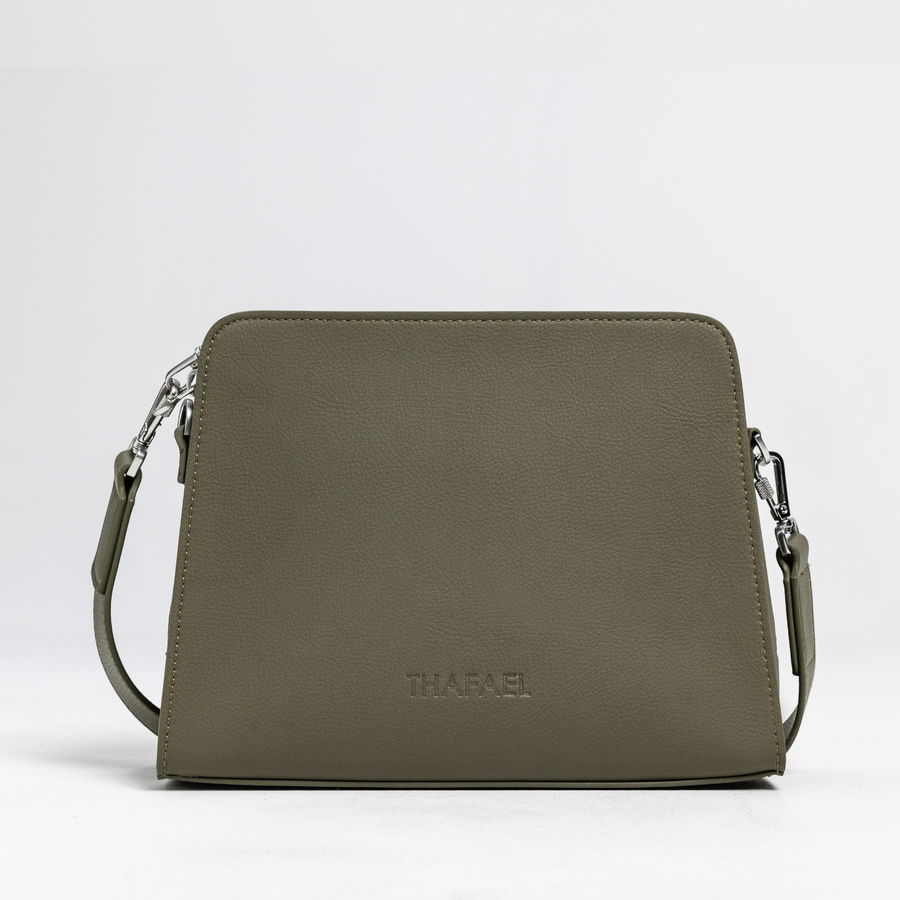 Sac bandoulière antivol La Trotteuse de Thafael en microfibre végane, coloris vert olive